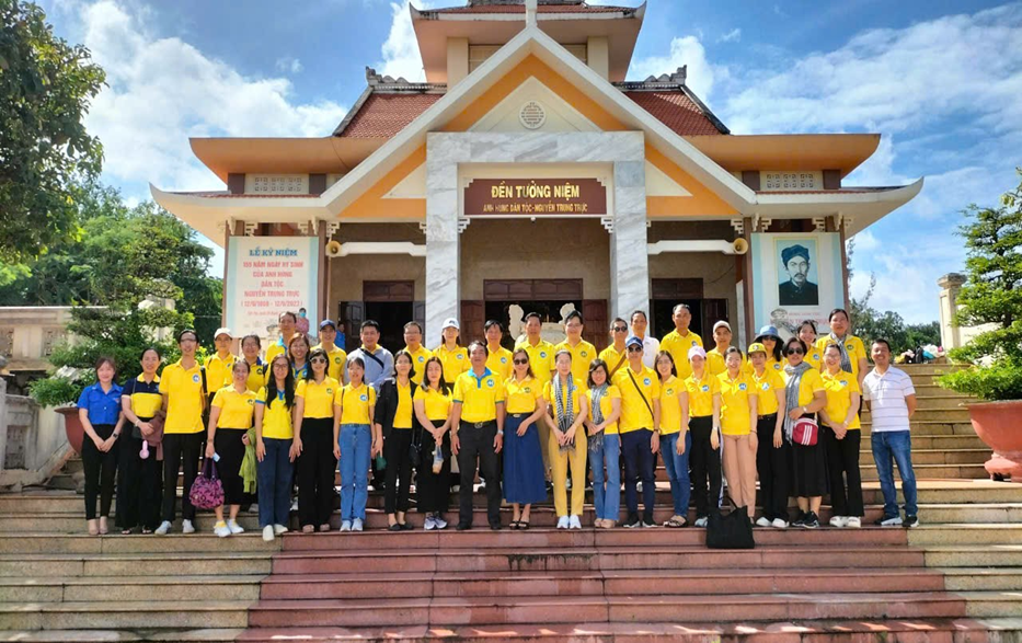 SINH HOẠT CHUYÊN ĐỀ “HỌC TẬP VÀ LÀM THEO TƯ TƯỞNG, ĐẠO ĐỨC, PHONG CÁCH HỒ CHÍ MINH VỀ CHĂM LO ĐỜI SỐNG NHÂN DÂN”