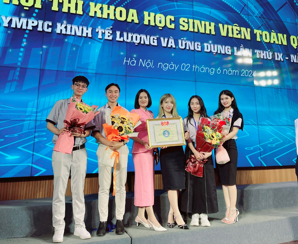 SINH VIÊN KHOA TÀI CHÍNH – NGÂN HÀNG ĐẠT GIẢI CAO TẠI HỘI THI OLYMPIC KINH TẾ LƯỢNG VÀ ỨNG DỤNG LẦN THỨ IX, NĂM 2024 